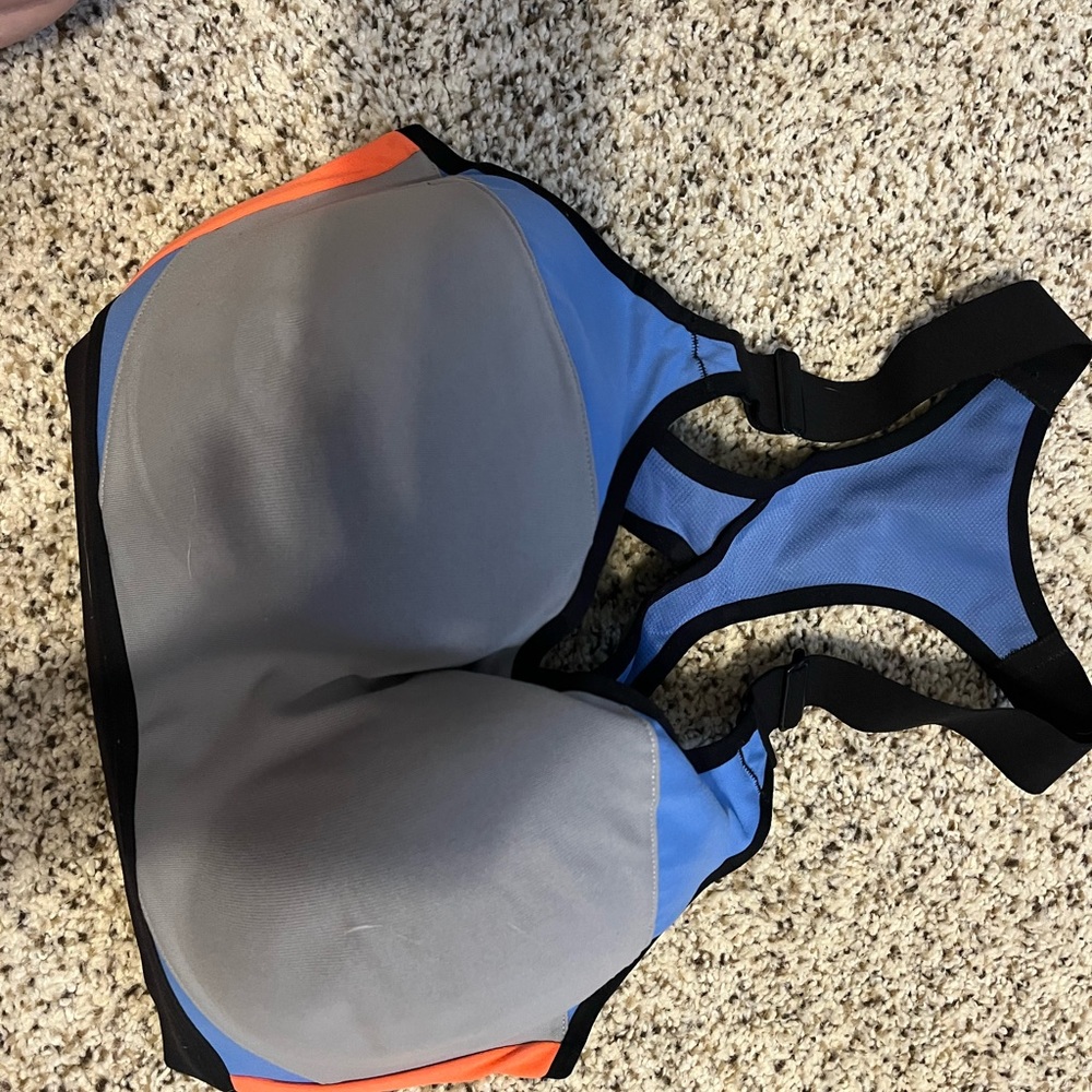 Victoria’s Secret sports bra 36DD